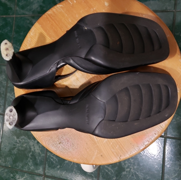 Shoes - Picture 5 of 6